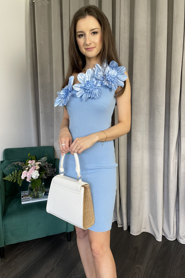Sukienka dopasowana z kwiatami 3D niebieska BRENDA 6