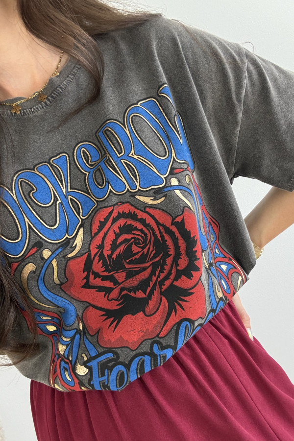 T-shirt z efektem spranego materiału czarny z różą ROSES