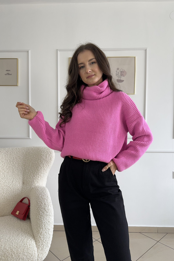 Sweter z golfem oversize różowy JOY