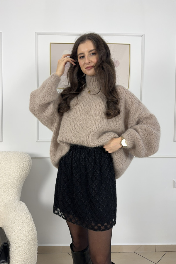 Sweter oversize z golfem beżowy 55% moher VILLY