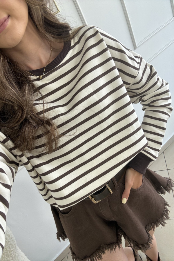 Bluza o kroju oversize paski na beżowym tle FERRA 1