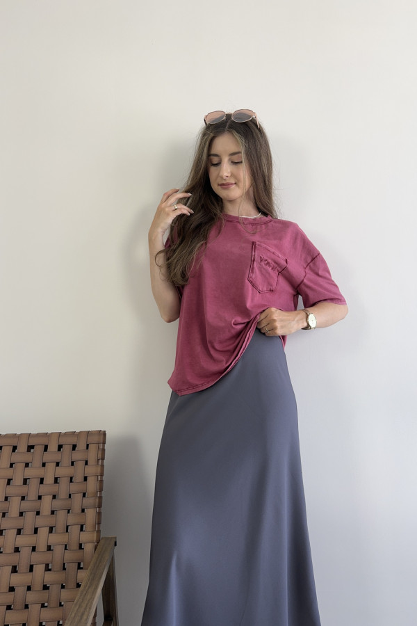 T-shirt z efektem spranego materiału jagodowy VOGUE 1