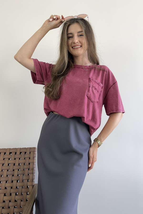 T-shirt z efektem spranego materiału jagodowy VOGUE 2