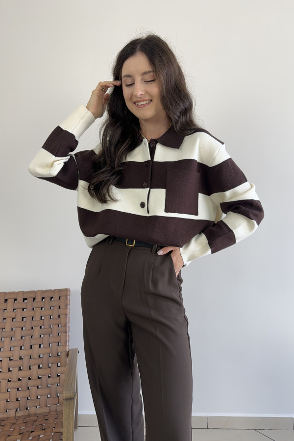 Sweter w czekoladowo-śmietankowe paski z kieszonką COZY