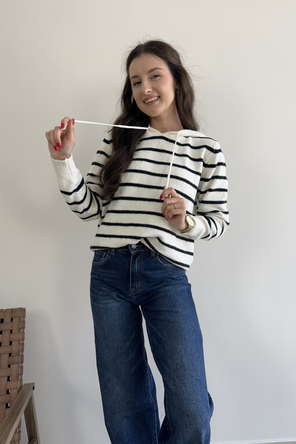 Sweter w paski z kapturem śmietankowy CASUAL 1