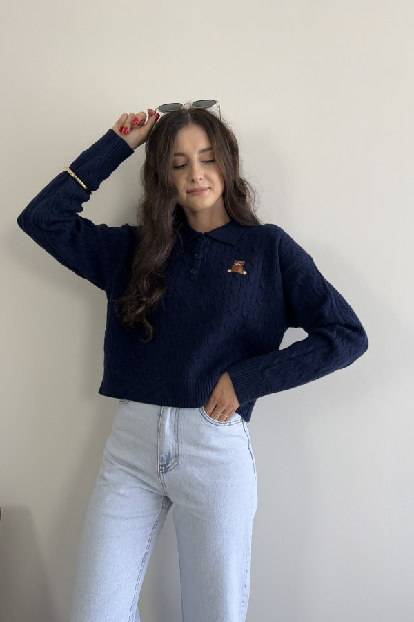 Sweter o krótszym kroju z naszywką granatowy TED
