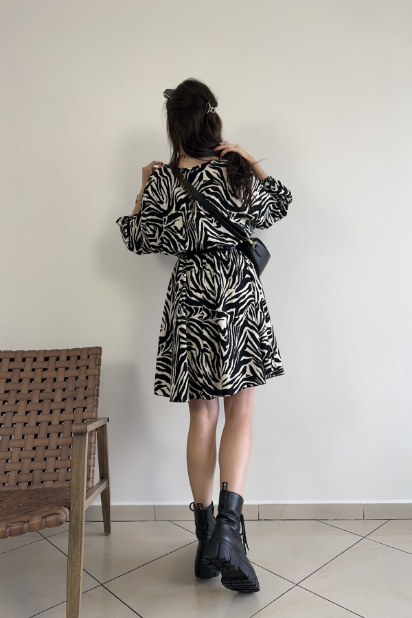 Sukienka o luźnym kroju z gumką w talii zebra MISSISIPI 4