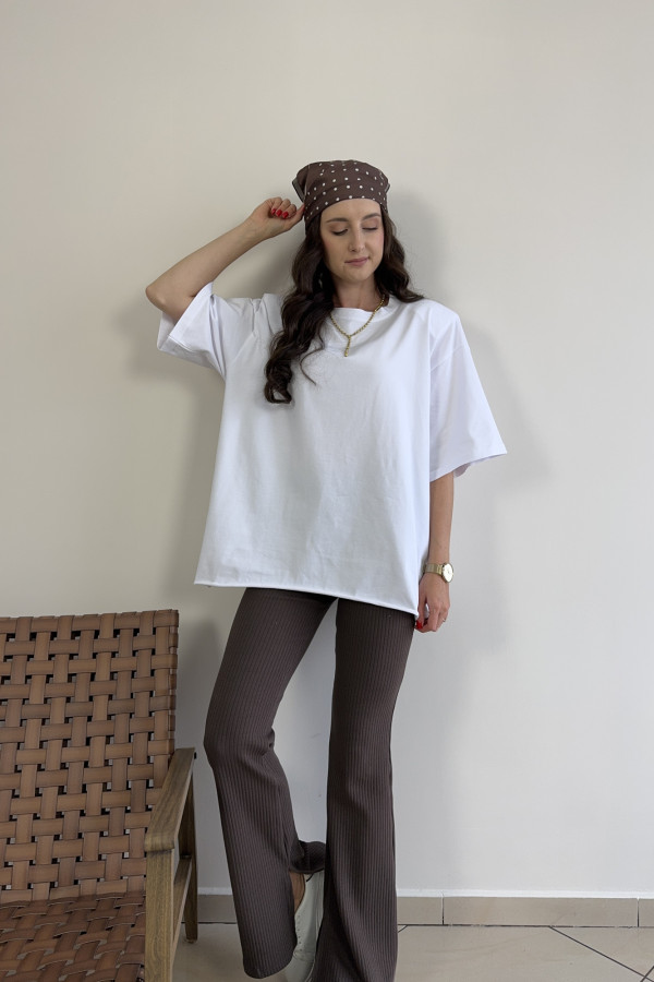 T-shirt oversize z poduszkami na ramionach biały SLAY