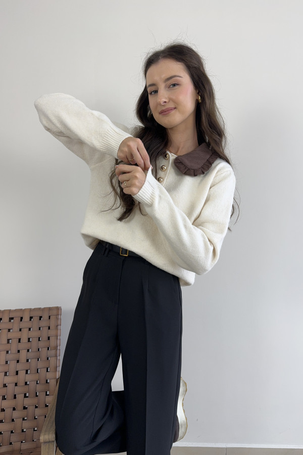 Sweter z kontrastującym kołnierzykiem i złotymi guzikami COLLAR 2