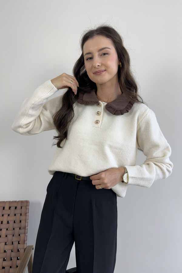 Sweter z kontrastującym kołnierzykiem i złotymi guzikami COLLAR