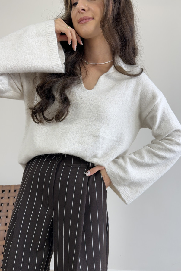 Sweter z kołnierzykiem polo śmietankowy NOELLE