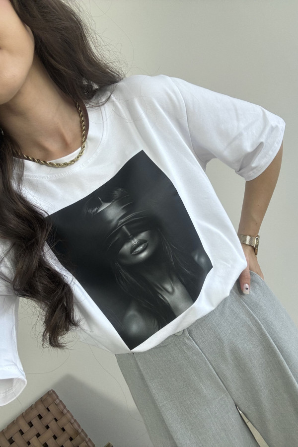 T-shirt z naklejką biały WOMAN